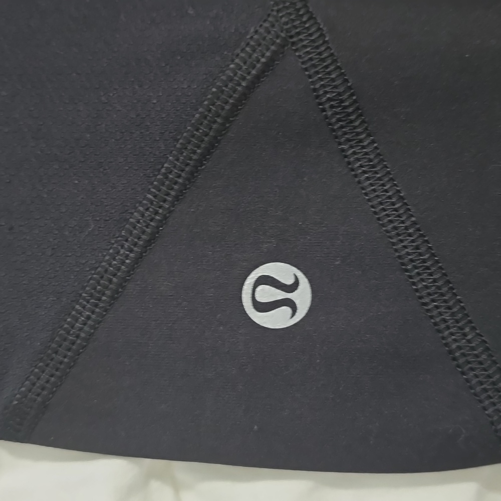 Lululemon Pace rival cropped